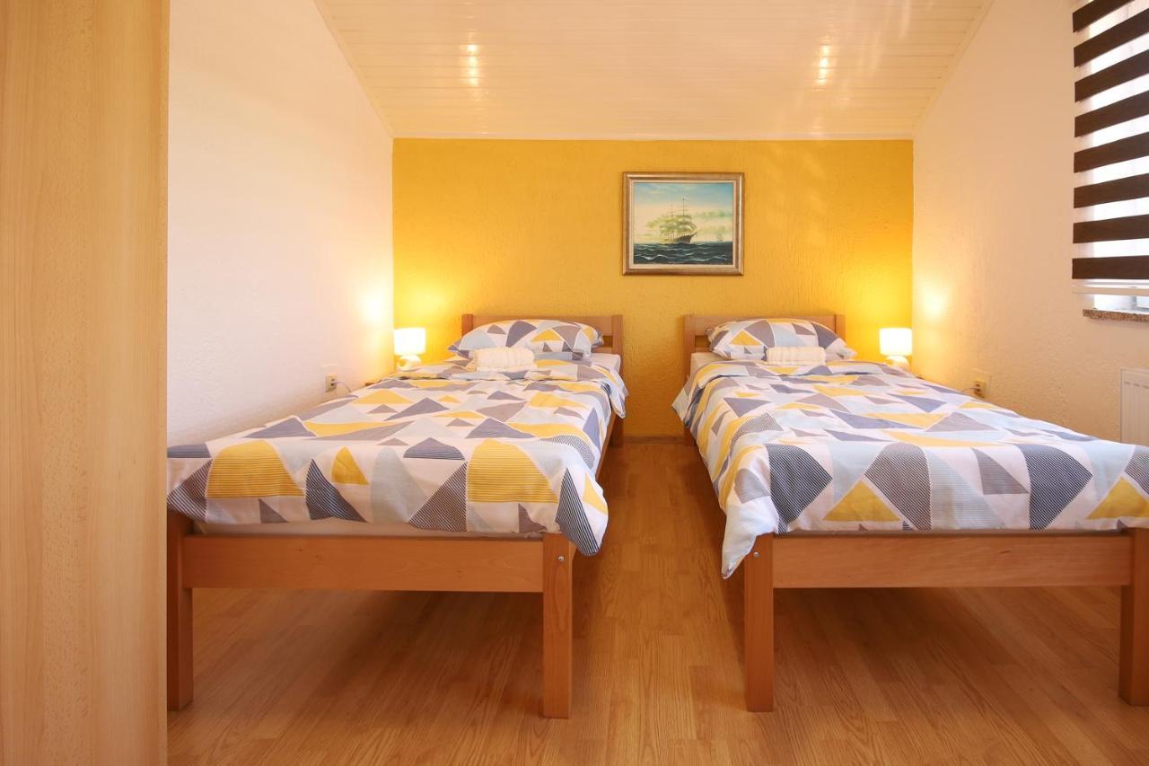 Apartments Sweet Home Otočac Buitenkant foto
